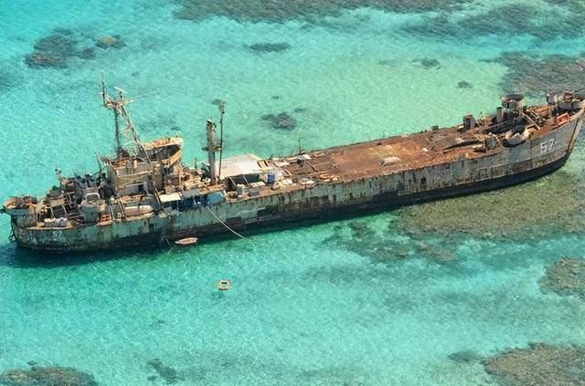 被中国海警盯着,菲方不敢造次,截停中国渔船仅抢走四瓶洗洁精